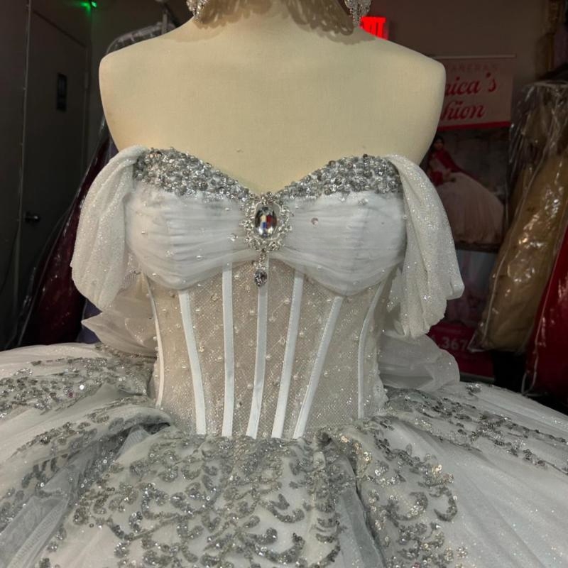 Light Silvery Quinceanera Dresses Ball Gown Off Shoulder Sequin Appliques Bow Beading Tull Sweet 16 Dress Vestidos 15 De Anos