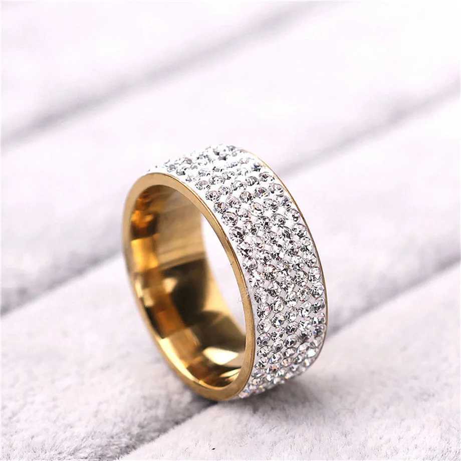 Hip Hop Out Bling Full Rhinestone Womens Ring Gold Color Stainl Steel Rings for Men Women Fashion Jewelry AnelXJ250110