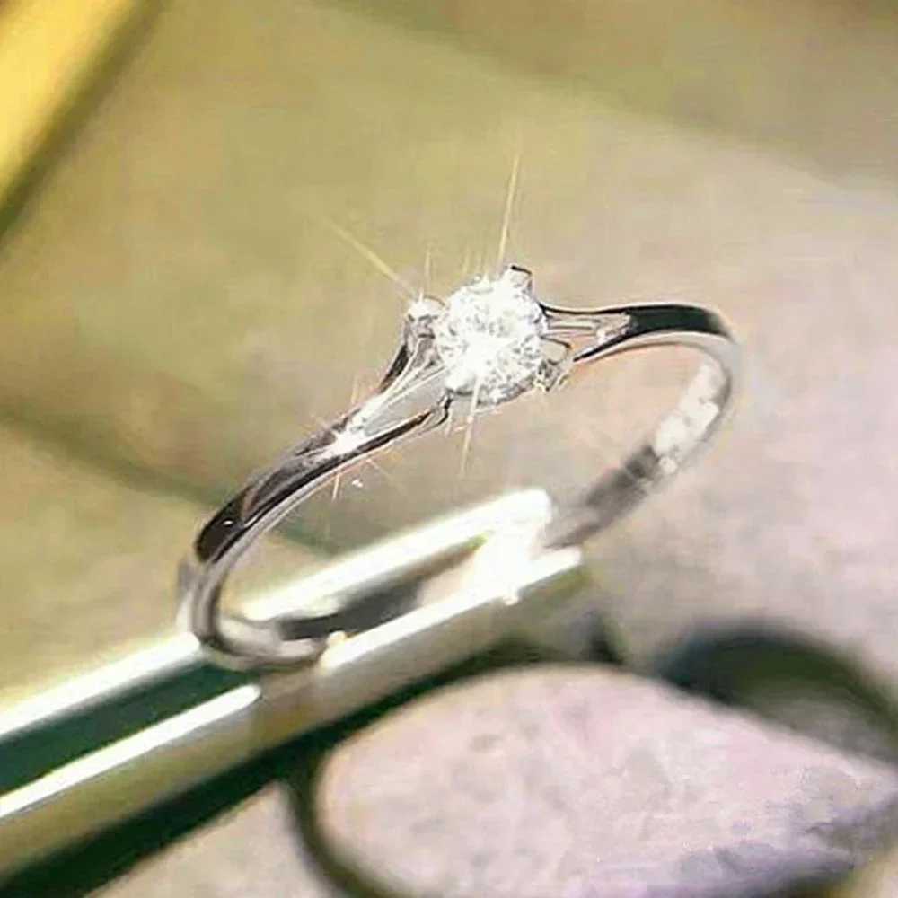 Minimalist womens wedding ring with 4MM cubic zirconia simple and elegant female fingers Accord engagement ring jewelryXJ250412