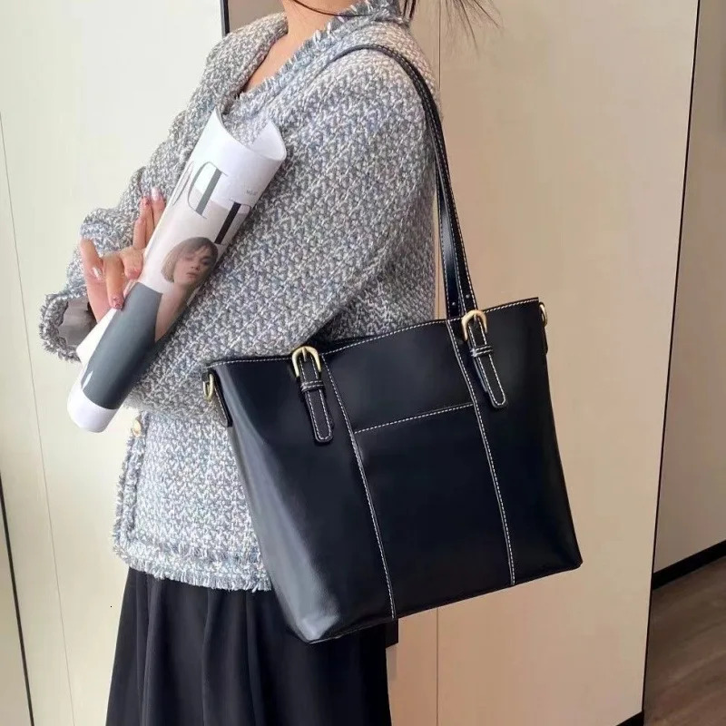 High-End Feeg Niche Women's Versatile Vintage Large Capacity Crossbody Bag Genuine Leather Womens Wholesale