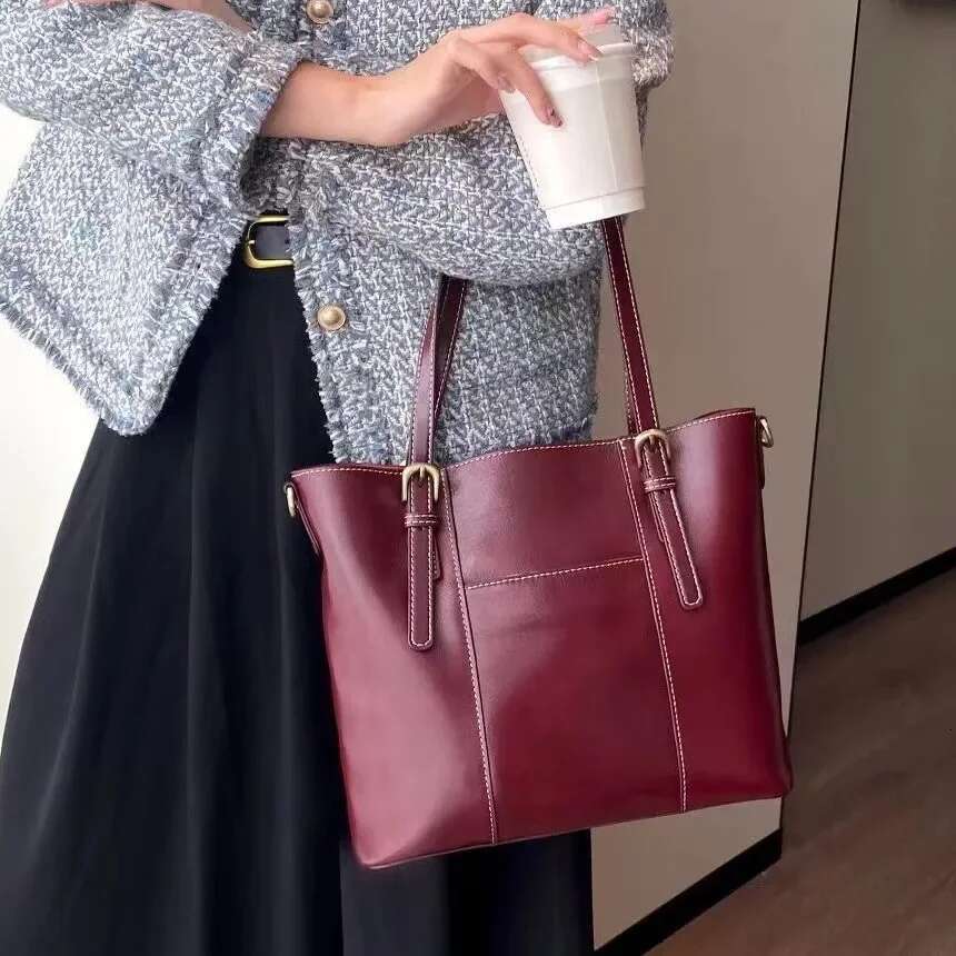 High-End Feeg Niche Women's Versatile Vintage Large Capacity Crossbody Bag Genuine Leather Womens Wholesale