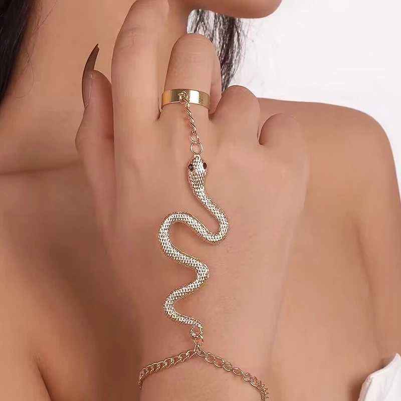 Gothic Exaggerated Snake Shed Finger Bracelet Is Suitable for Womens New Fashion Personality Punk Style Ring Bracelet JewelryXJ250110