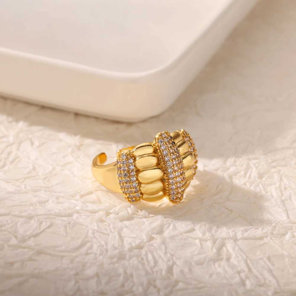 Luxury Zircon Stainl Steel Gold Plated Ring for Women Latt Design Open Adjustable Fashion Party Jewelry Accory TrenXJ250110