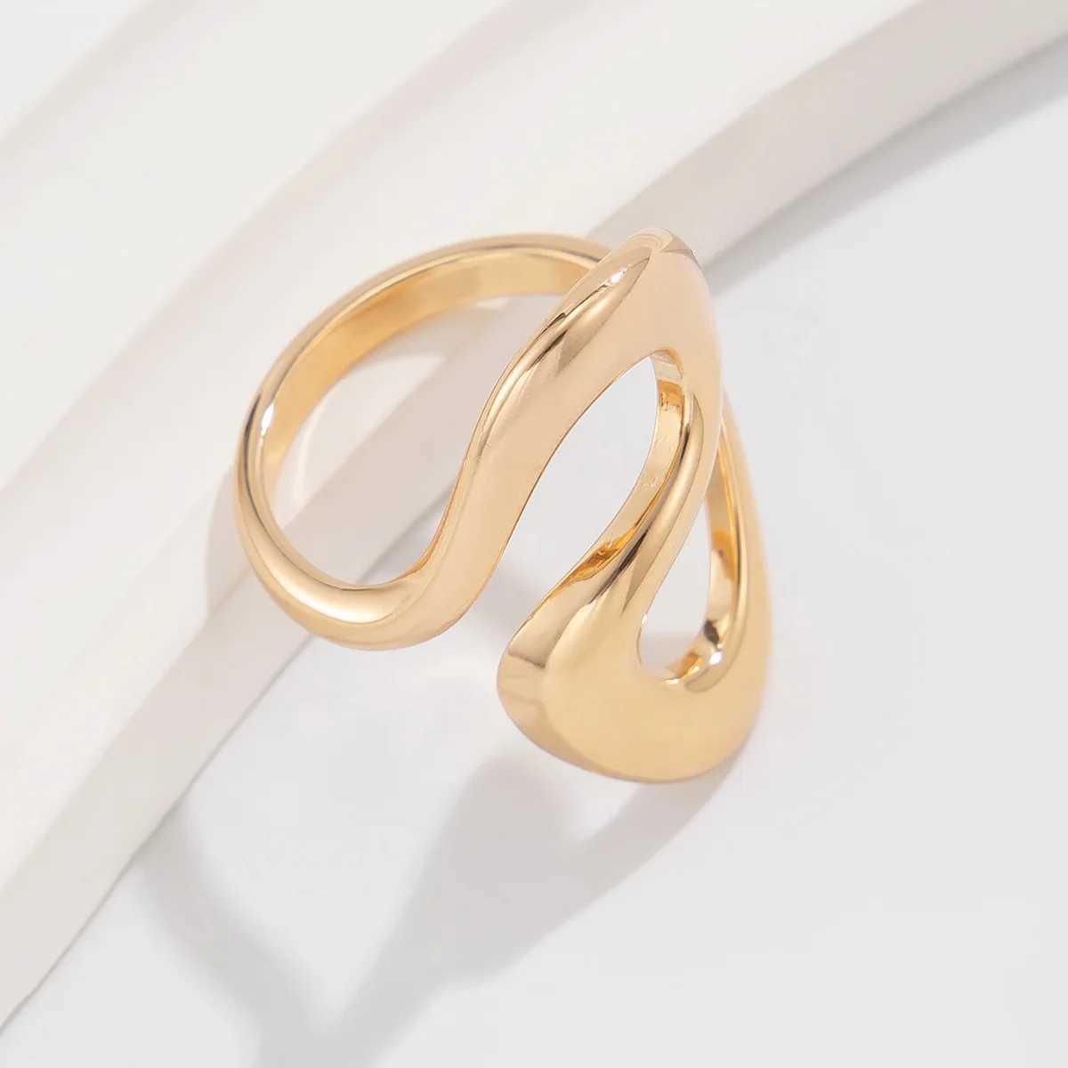 Vintage Geometric Simple Smooth Metal Glossy Irregular Rings for Women European and American New Fashion Aesthetic Jewelry GiftsXJ250110