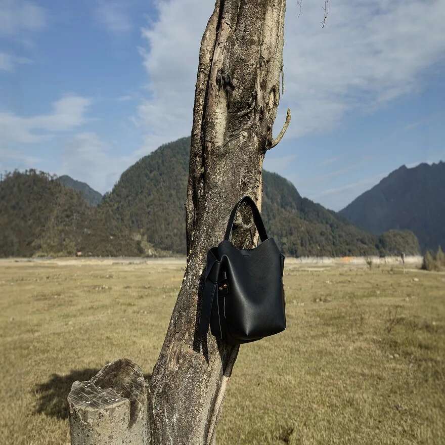 SEMALAYA New Fashion Niche Design Women's Leather Simple Bow Shoulder Crossbody Tote Bucket Bag