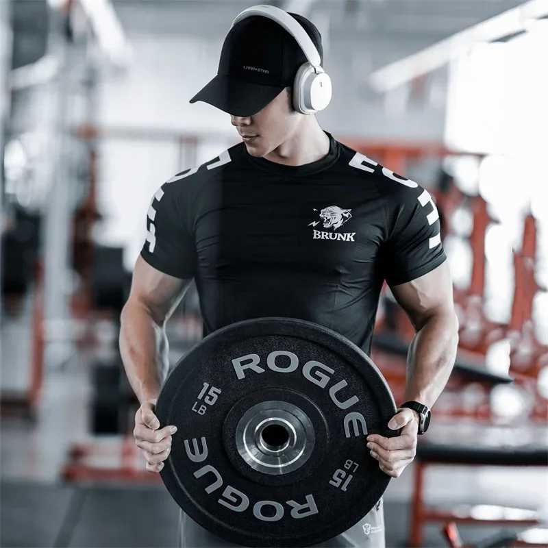 2024 Summer New Mens Sports and Leisure Running Fitness Shirt Fast Drying Breathable Training Short Sleeve T-shirt W250111
