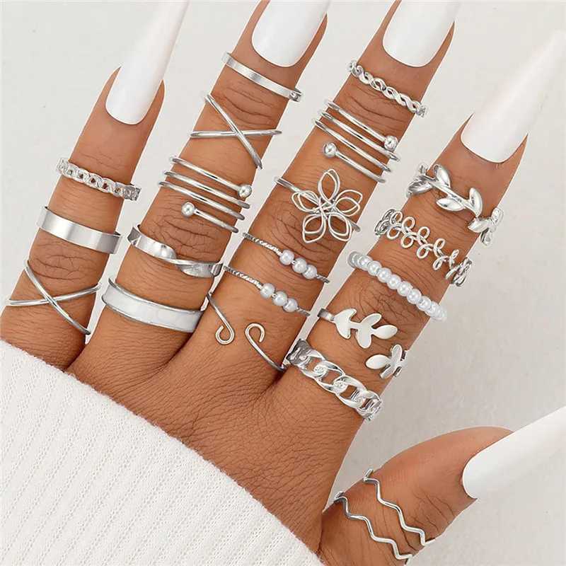 YOBEST 2024 New Fashion Hollow Heart Flower Rings Set For Women Silver Color Simulated Pearl Wedding Ring Jewelry GiftsXJ250110