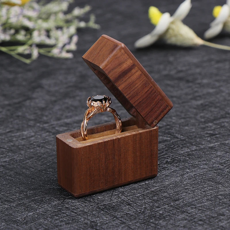 1PCS Unique Shape Ring Holder Engagement Ring Box For Proposal Wood Ring Box Proposal Small Engagement Ring Holder Box 250106