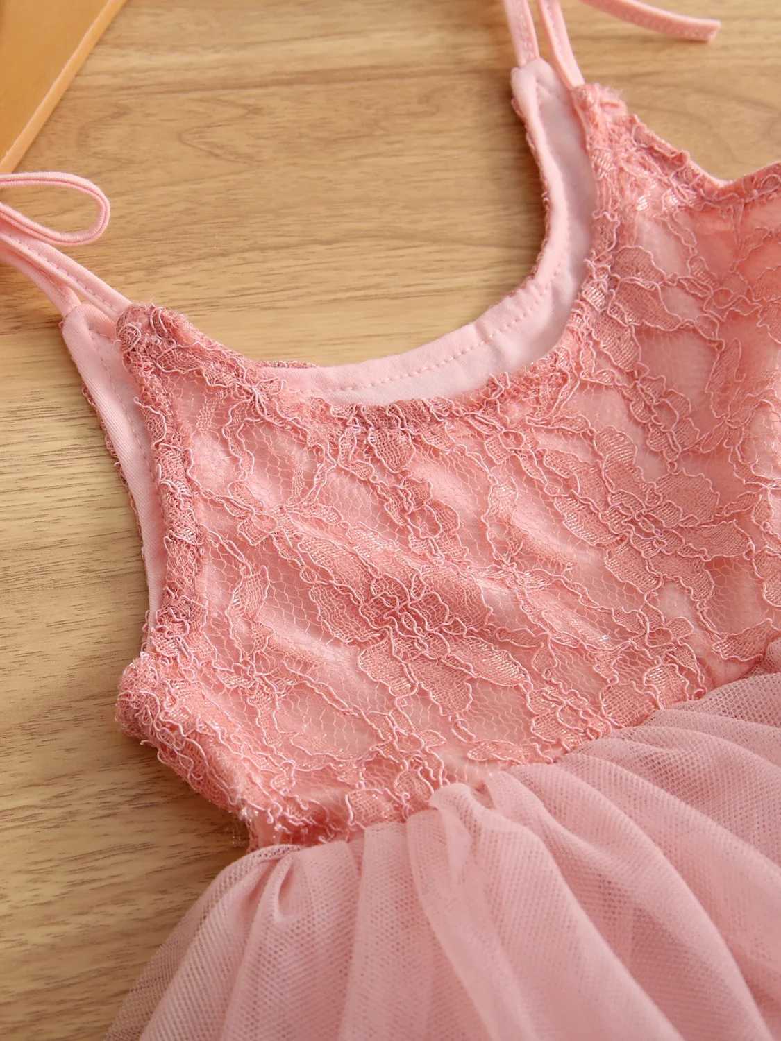 Girls wedding dress little princesss birthday dress womens lace pendant Tutu childrens dress retro lace dress W250111