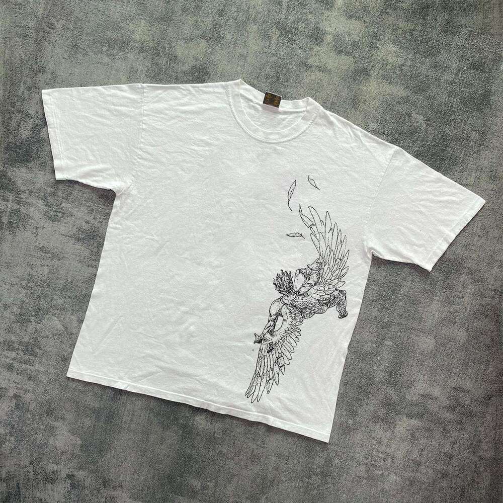 Summer New Loose Tattoo Angel Printed Short Top for Men with Simple and Personalized Design, Hand drawn Graffiti Half Sleeve