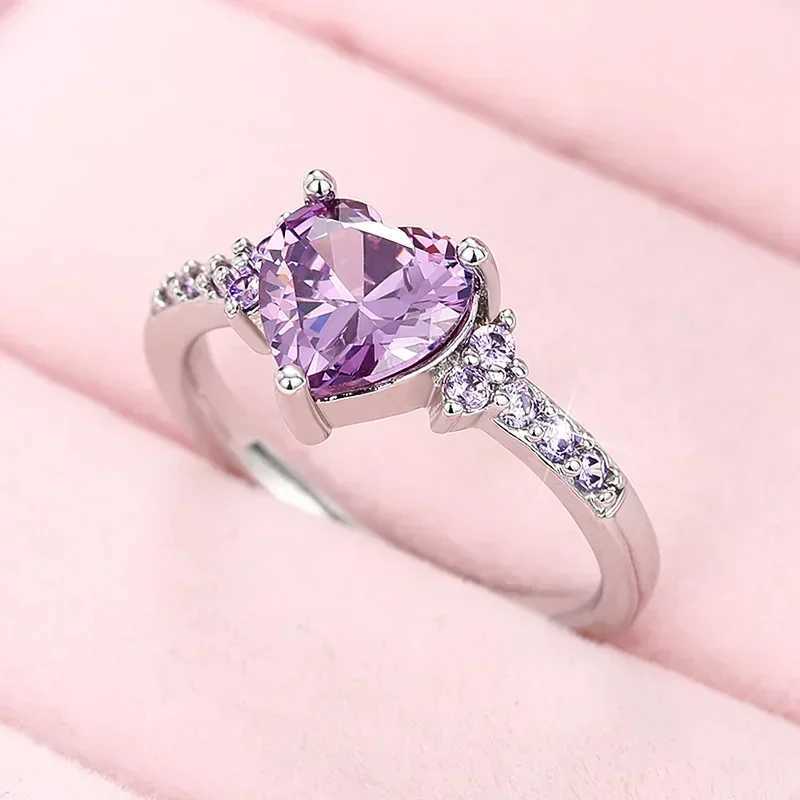 Charming heart-shaped purple cubic zirconia ring suitable for womens romantic wedding celebrations parties brides Accord New Trane jewelryXJ250412