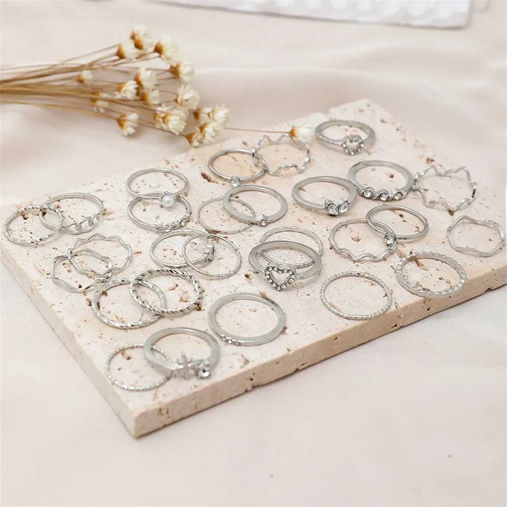 28 piece fashionable geometric finger ring set suitable for womens crystal hearts gold and silver colored rings and girls party jewelry accessoriesXJ2