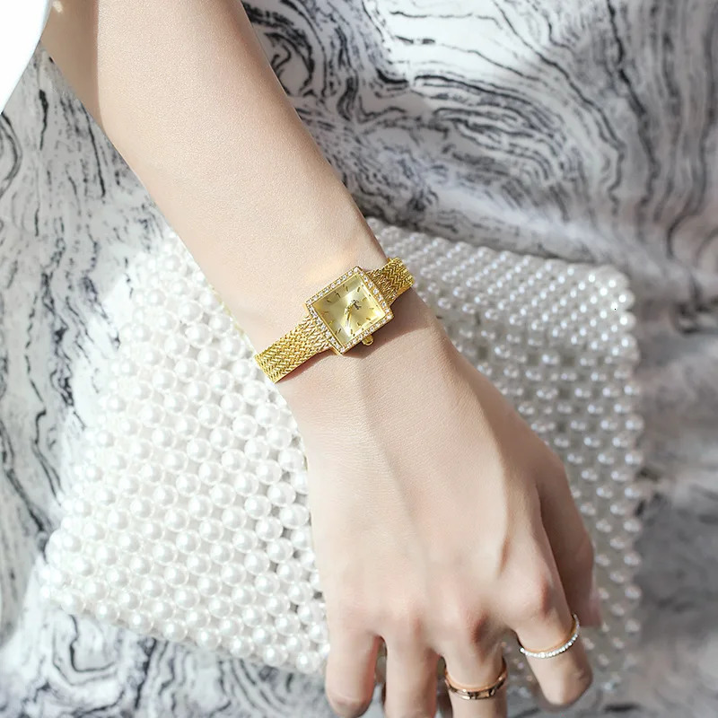 Fashion Gedi Top Band Womens Small Square Waterproof Quartz Temperament Water Exquisite Diamond Mesh Chain Gold Gift Watch 241228