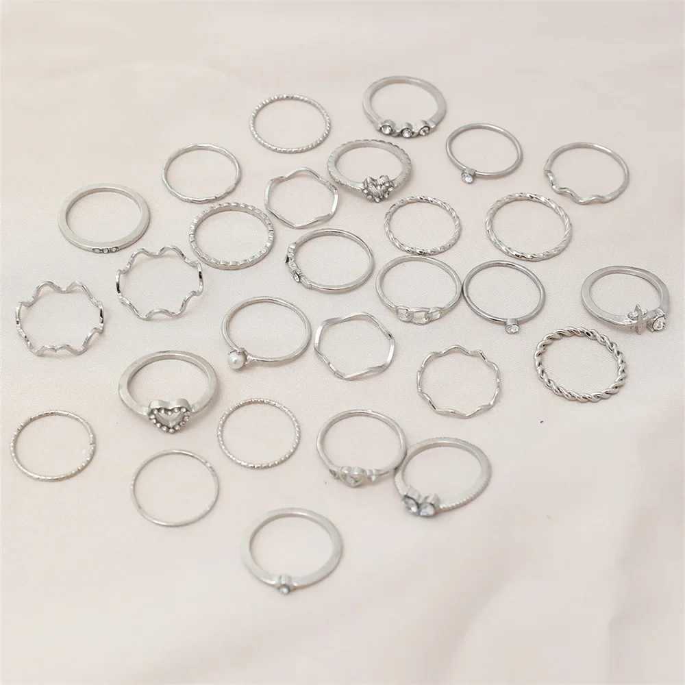 28 piece fashionable geometric finger ring set suitable for womens crystal hearts gold and silver colored rings and girls party jewelry accessoriesXJ2