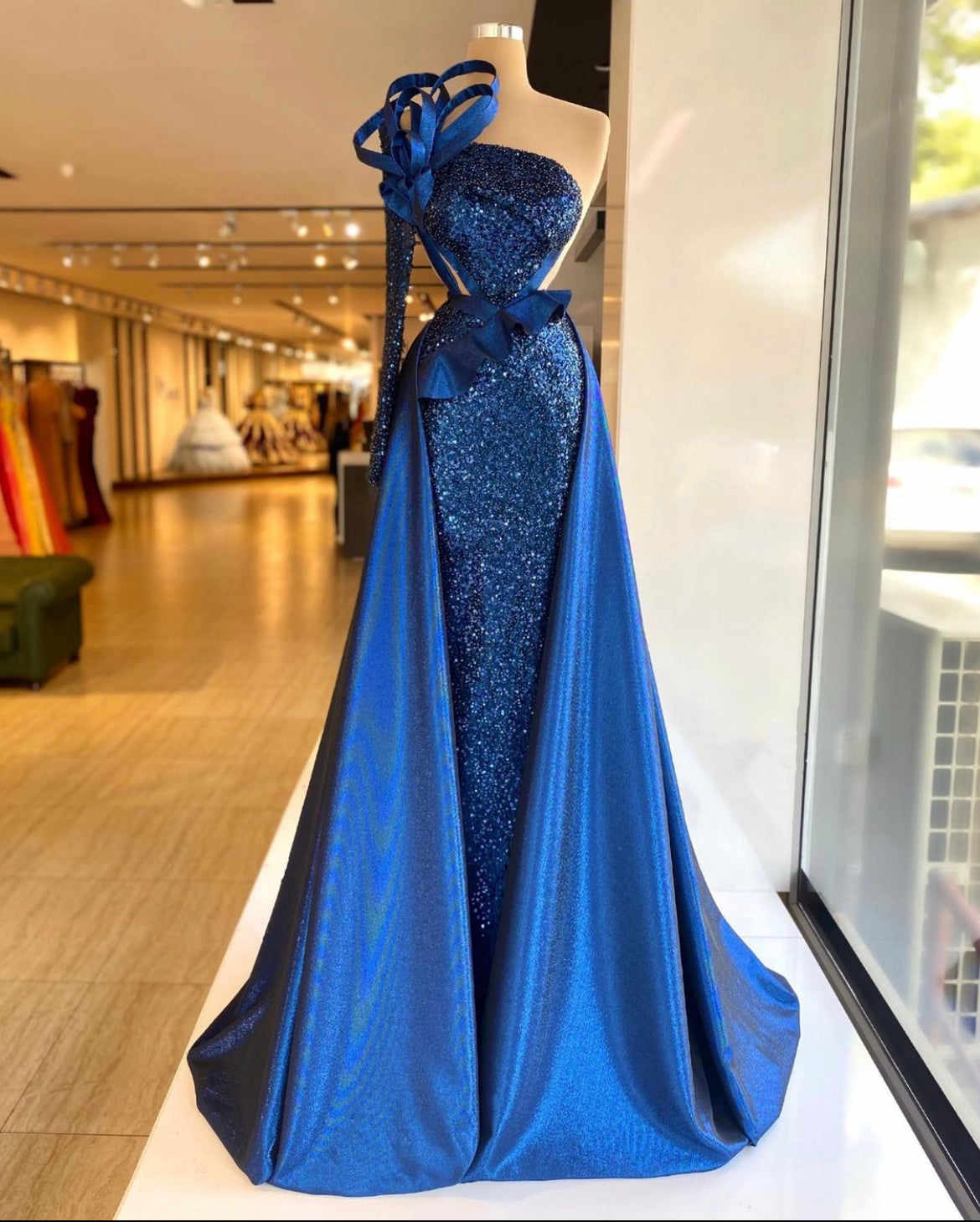 Gorgeous Elegant Mermaid Prom Dresses Designer Neck Sequins Appliques Long Sleeve Women Evening Pageant Gowns