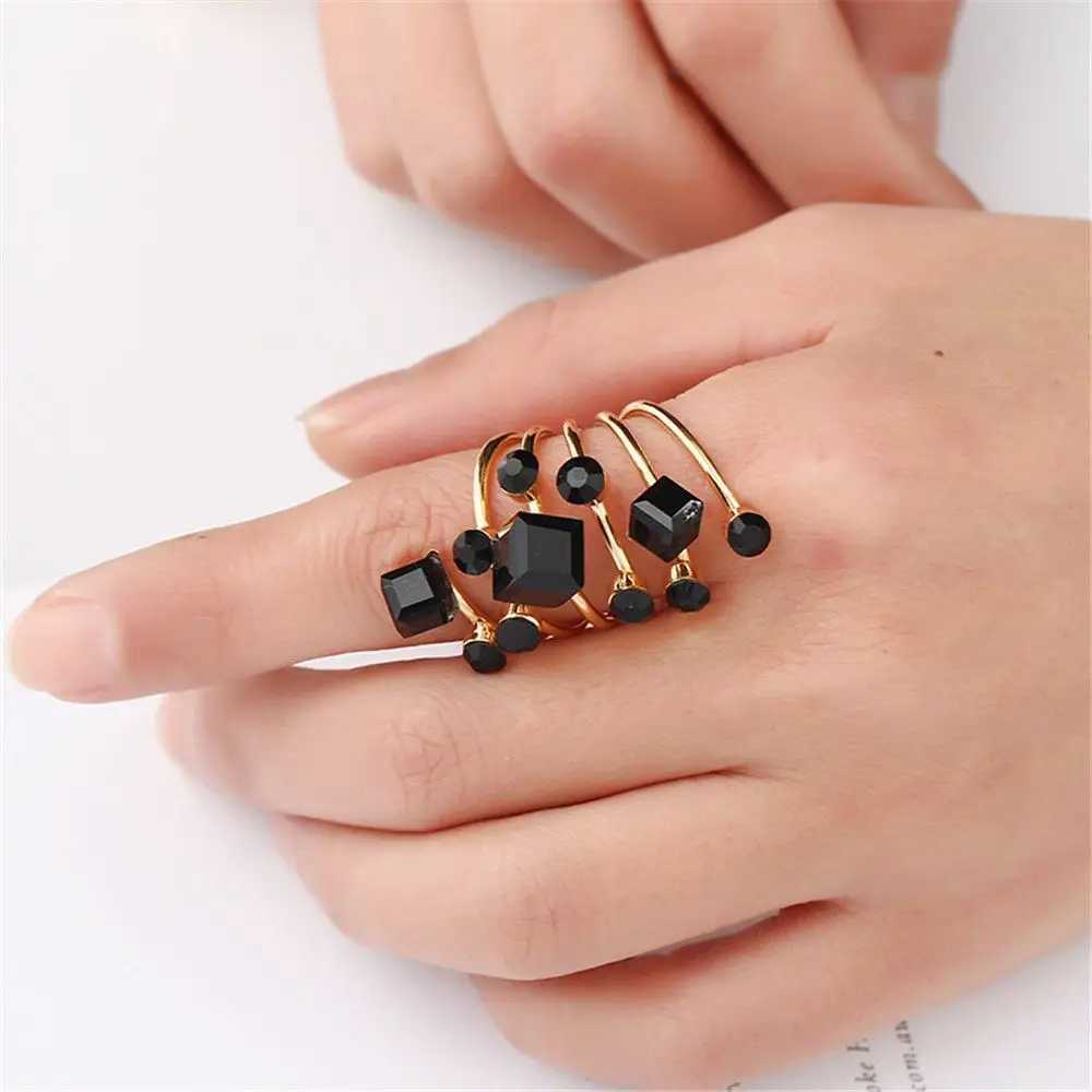Vintage Rhinestone Opening Ring Knuckle Finger Geometric Rings For Women Punk Statement Party Jewelry Irregular Charm RingXJ250110