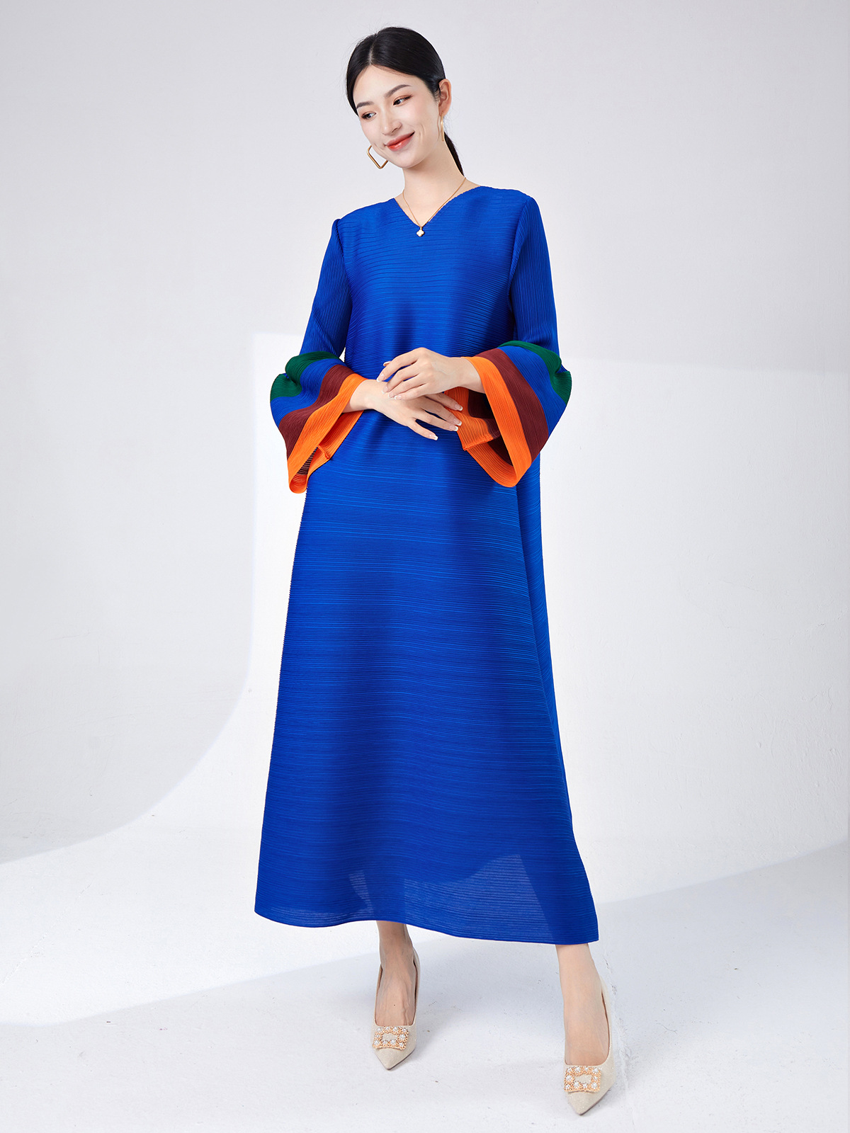 CL1202 Large size women's fashion dress long skirt high-end v-neck trumpet sleeve loose temperament Miyake dress