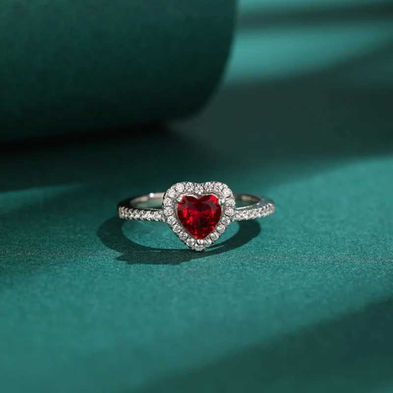 New Simple Classic Silver Color Heart Engagement Rings for Women White Red CZ Stone Inlay Fashion Jewelry Wedding Party GiftXJ250110