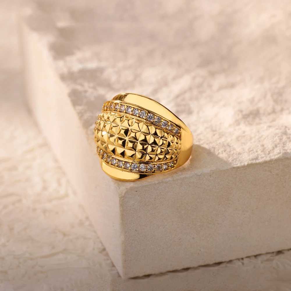 Luxury Zircon Stainl Steel Gold Plated Ring for Women Latt Design Open Adjustable Fashion Party Jewelry Accory TrenXJ250110