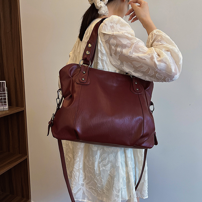 2025 new style free shipping designer Shoulder Bags for women Fashion and leisure Tote bag vintage Minimalism black white green