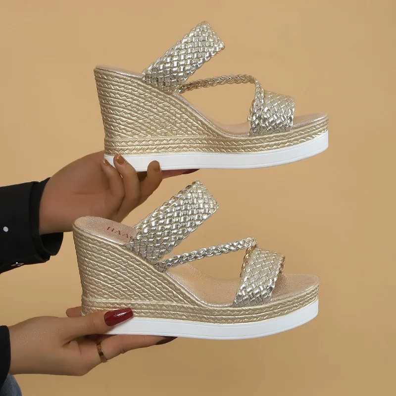 Women Sandals 2024 Summer New Outdoor Beach Sandals Comfortable Hot Shallow Wedges Shoes for Women Designer Casual Sandals Z250617