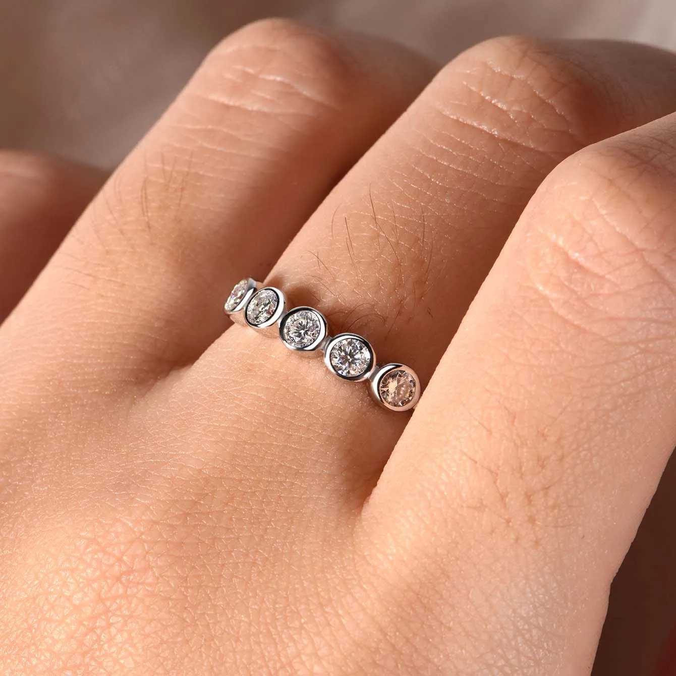 0.5Ct S925 Moissanite 5-stone ring minimalist full frame design polished and shiny W250111