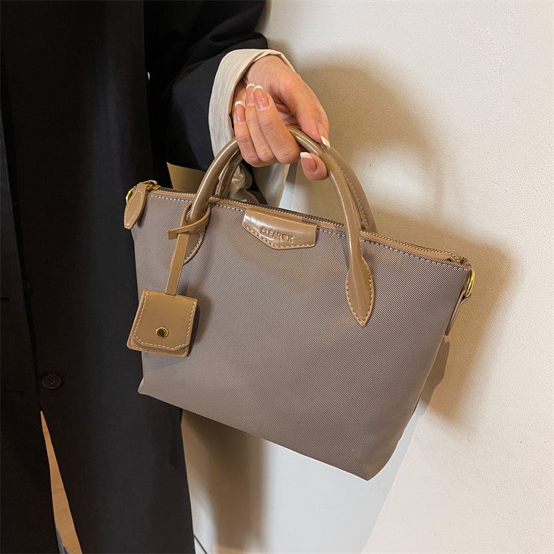 2025 Designer free shipping 2025 3 designer Shoulder Bags for women Solid color casual handbag Mother child package Plain Cartoon Hobos tote black