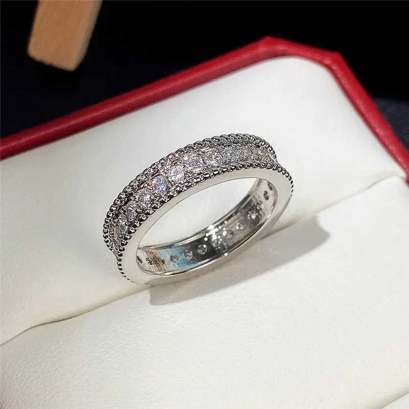 New fashion contract design womens ring paired with bright white cubic zirconia wedding party daily wearable statement jewelryXJ250412