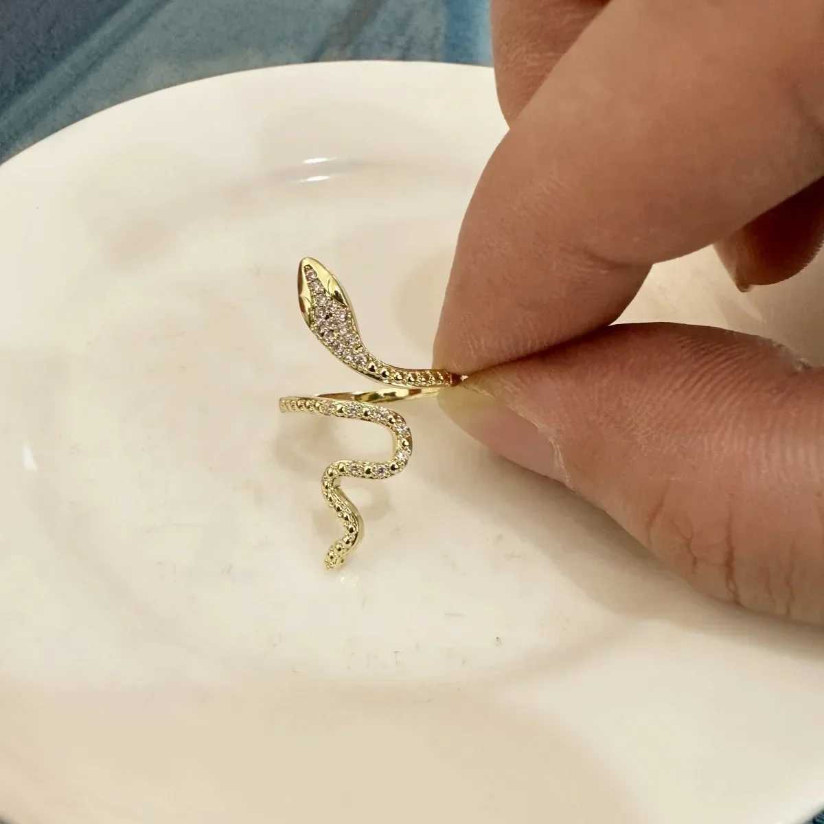 Sliver Gold Color Micro-Inlaid Zircon Snake Ring Finger Ring Fashion Punk Boy Girl Birtay Snake Ring Personality Jewelry GiftXJ250110