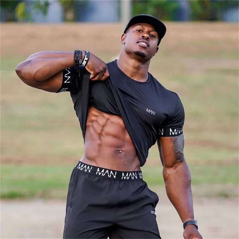 2024 New Summer Mens Short sleeved Quick drying Gym T-shirt Running Fitness Top Street Clothing Sports T-shirt Mens Clothing W250111