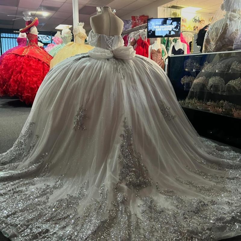 Light Silvery Quinceanera Dresses Ball Gown Off Shoulder Sequin Appliques Bow Beading Tull Sweet 16 Dress Vestidos 15 De Anos