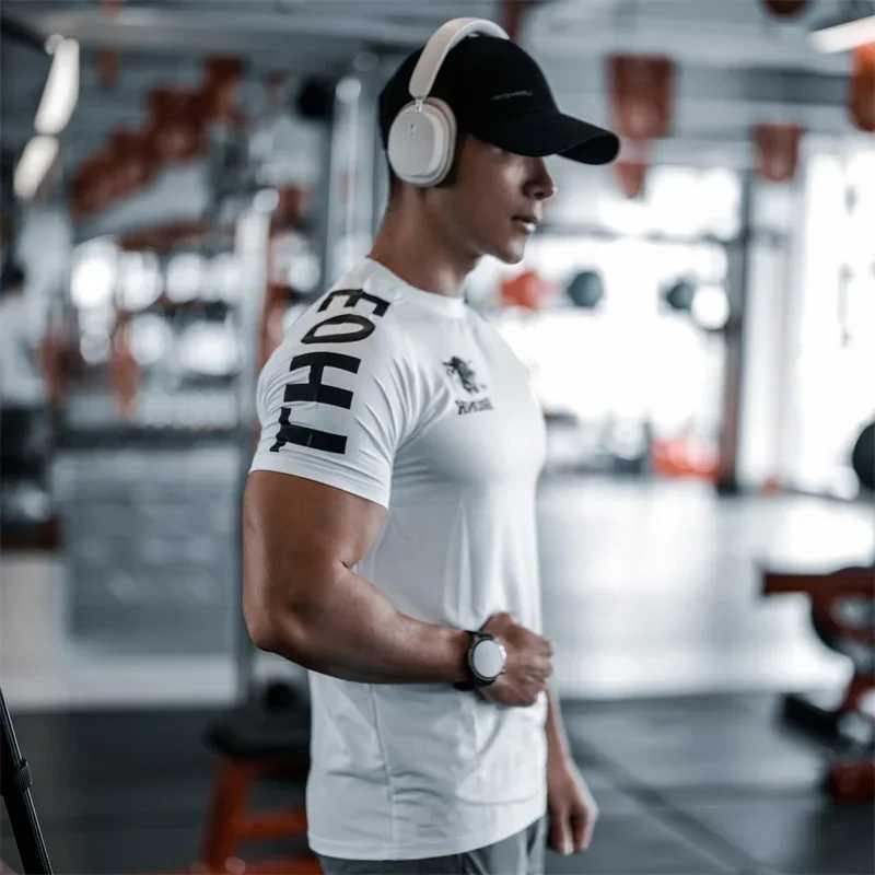 2024 Summer New Mens Sports and Leisure Running Fitness Shirt Fast Drying Breathable Training Short Sleeve T-shirt W250111