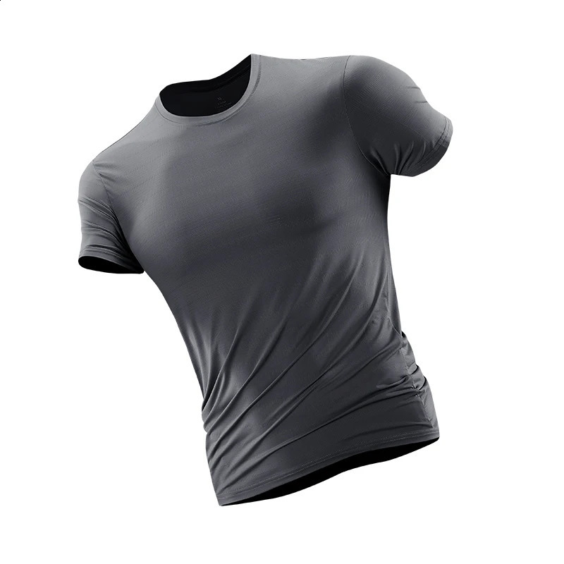 Summer short sleeved Tshirt for mens sports thin ice silk quick drying round neck shirt fitness running training suit 250108