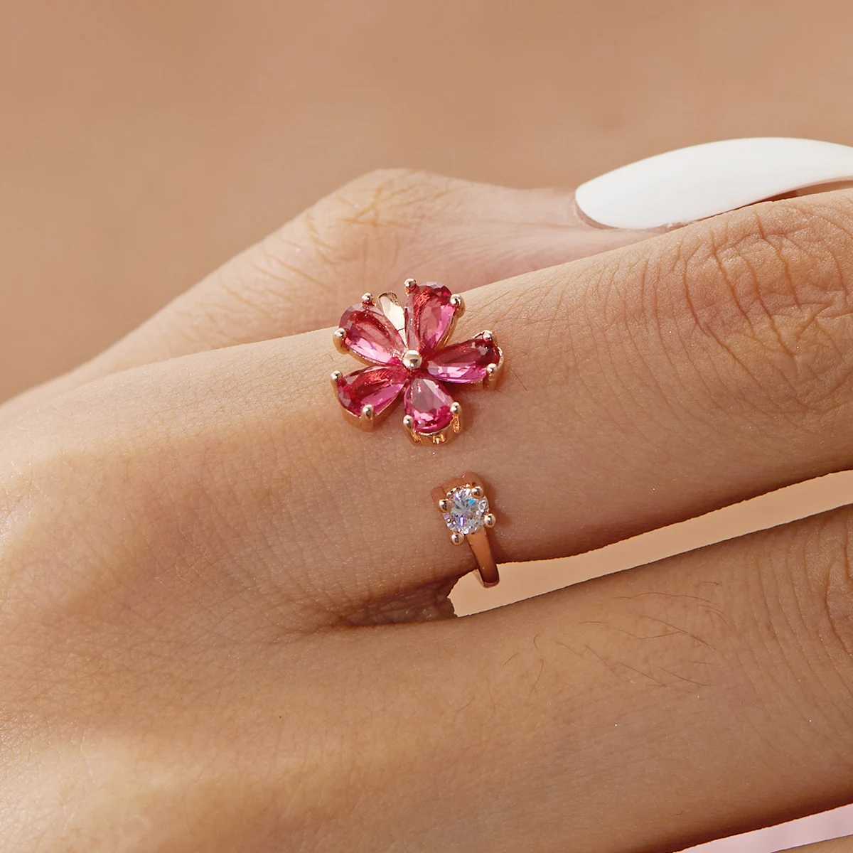 Korean Delicate Flowers Rings for Women Girls Temperament Micro-inlaid Crystal Zircon Finger Rings Party Jewelry AccoriesXJ250110