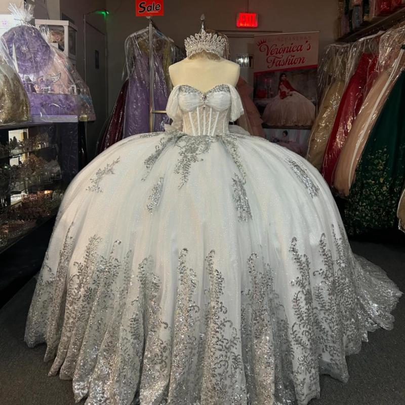Light Silvery Quinceanera Dresses Ball Gown Off Shoulder Sequin Appliques Bow Beading Tull Sweet 16 Dress Vestidos 15 De Anos