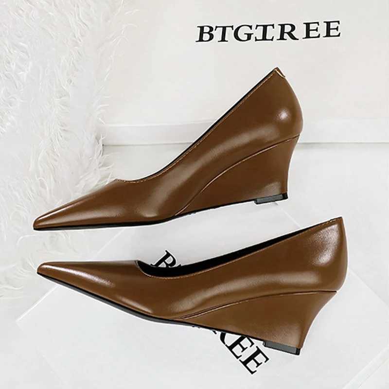 New Arrival BIGTREE 2025 Spring Fashion Pointed Toe Pump Womens Wedge High Heels Elegant Womens Shoes Zapatillas De Mujer T250110