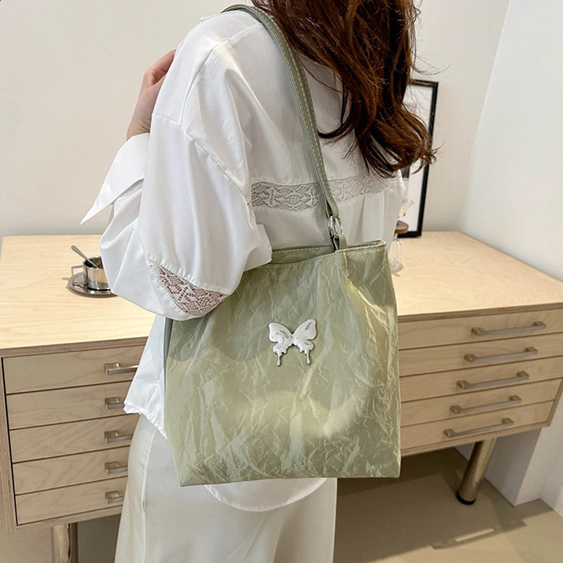 Trendy PU Leather zipper Shoulder Bag With Butterfly Detail Large Capacity Handbag Zippered Solid Color Underarm Bag For Women 250106