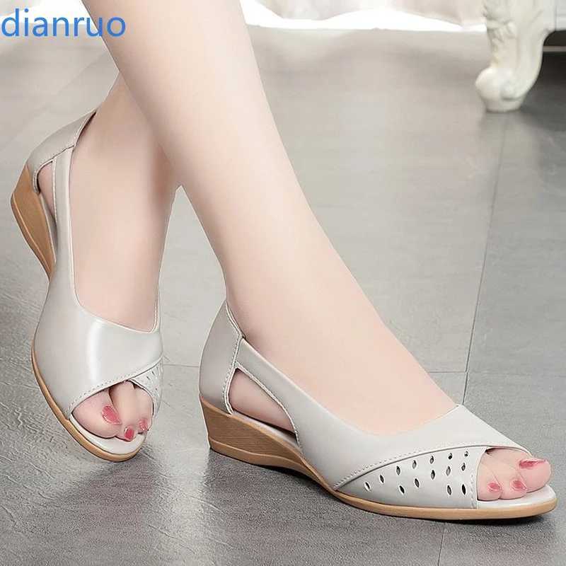 New Arrival Summer soft soled mother sandals middleaged and elderly fish mouth and elderly leather shoes flat bottomed middleaged and elderly single s