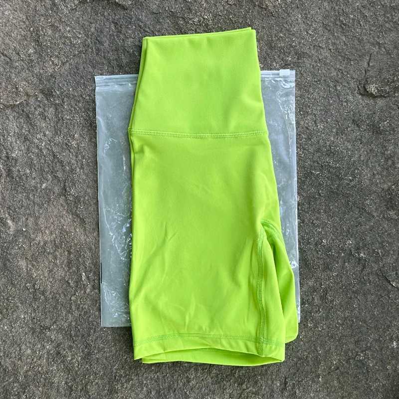 Solid Color High Waist Yoga Fitness Shorts Leggings Gym Womens Sports Shorts Running Exercise Bike Boxers Rear Belt Pocket SoftXJ250111