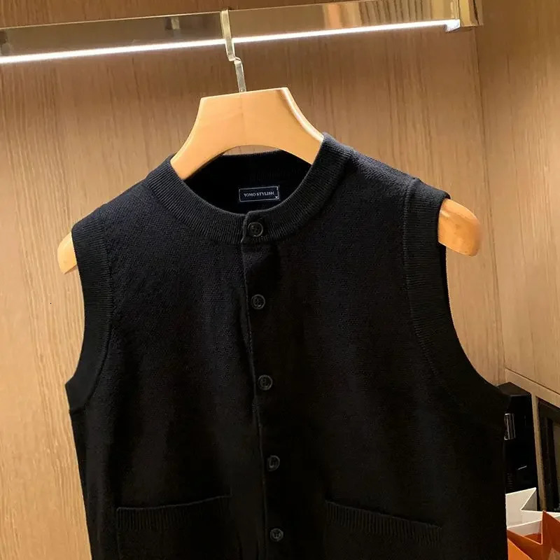 Vest Crewneck Man Clothes Black Waistcoat Knitted Sweaters for Men Sleeveless Round Collar Long Sleeve 100 Sheap Heated X S A V 250107
