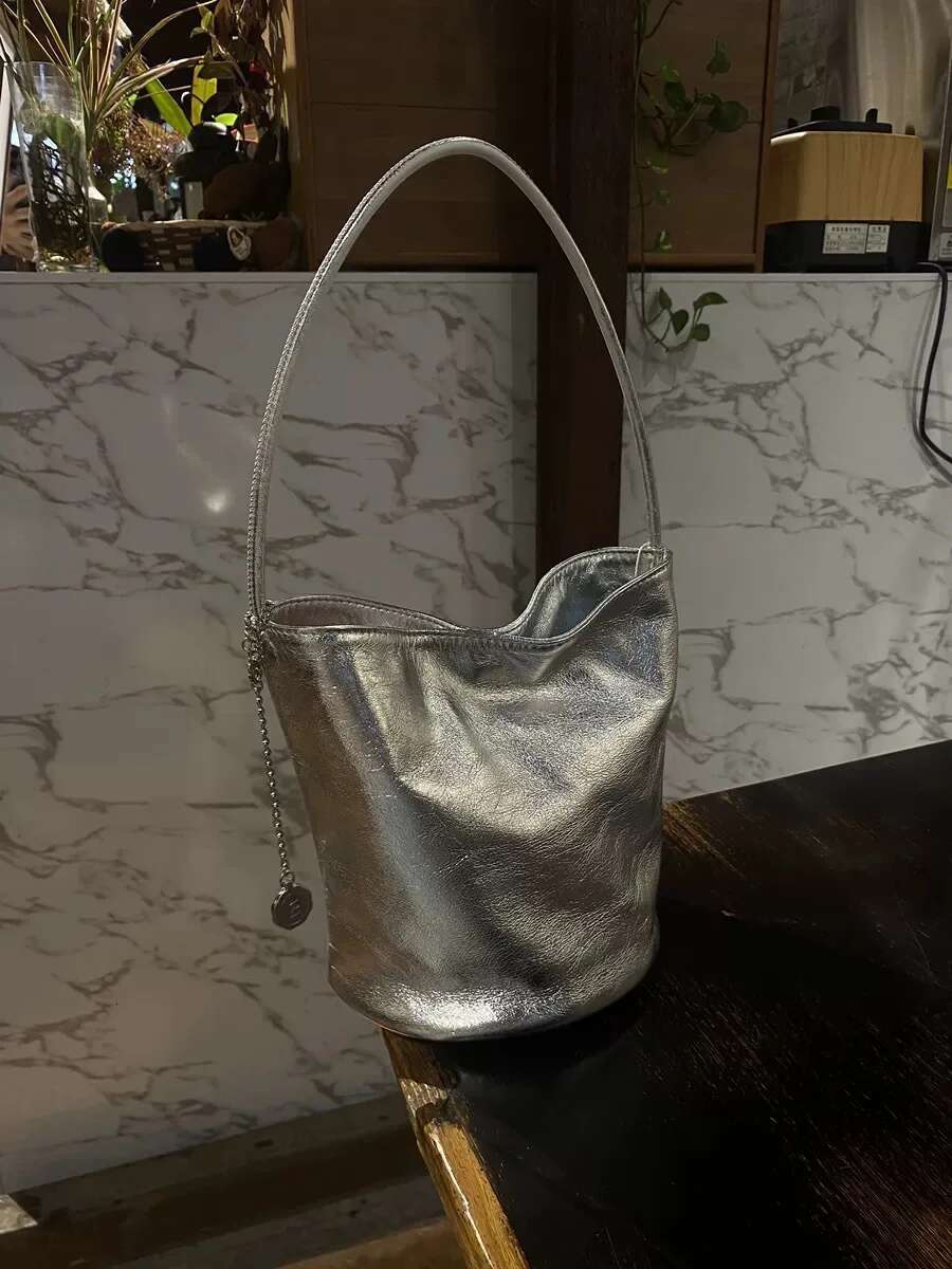 2024 New Niche Simple Soft Leather Bucket High-Grade Fashion Metal Chain Sg Bill Of Lading Shoulder Bag