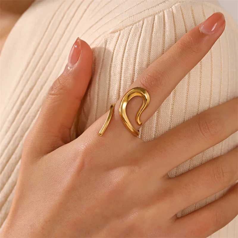 Fashionable gold stainless steel open ring womens retro metal geometric hollow adjustable ring party jewelry W250111