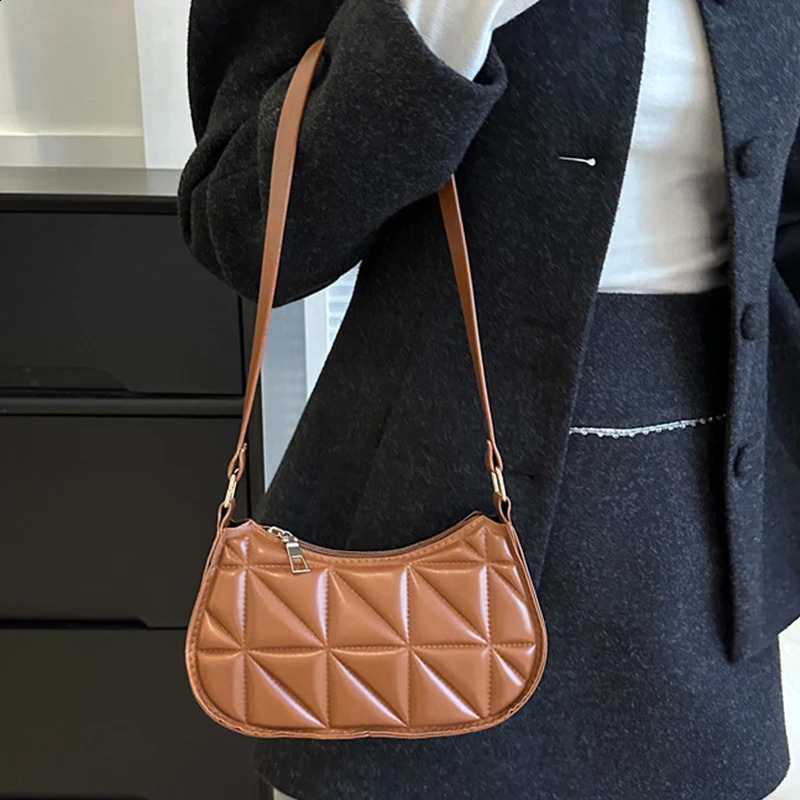 Niche n Bag Woman Retro Casual Hand Underarm Shoulder Bag Fashion Trend 250106