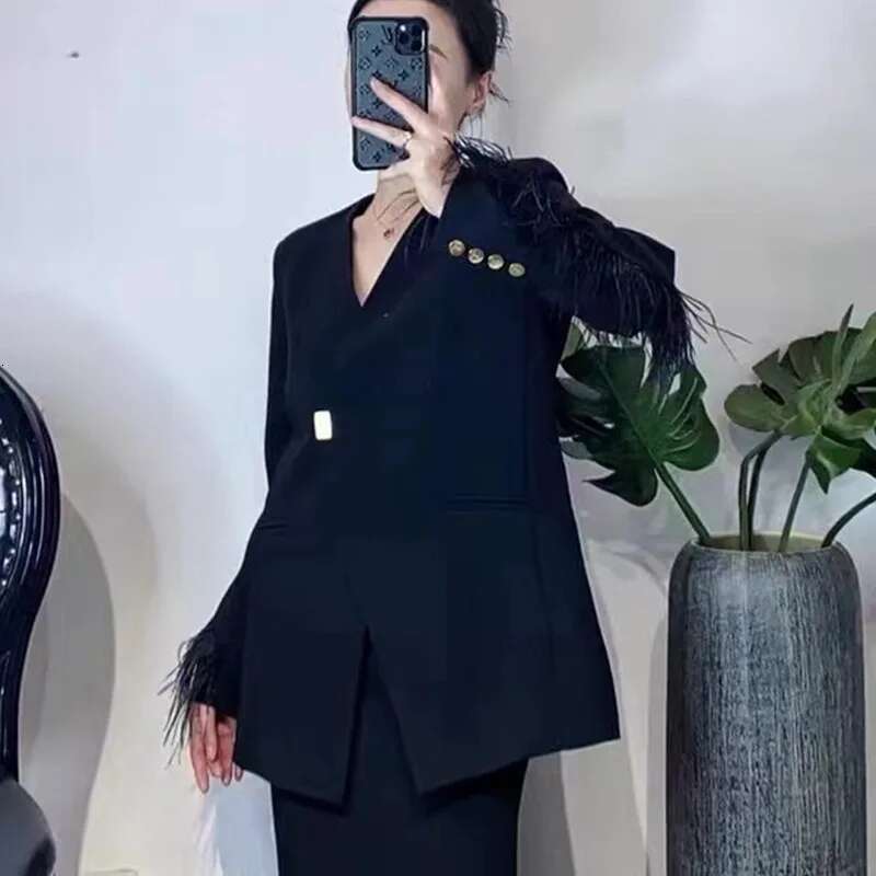 Women's Spring And Autumn New Splicing Feather Black Suit High End Fashion Temperament Contour Design Loose Blazer Coat
