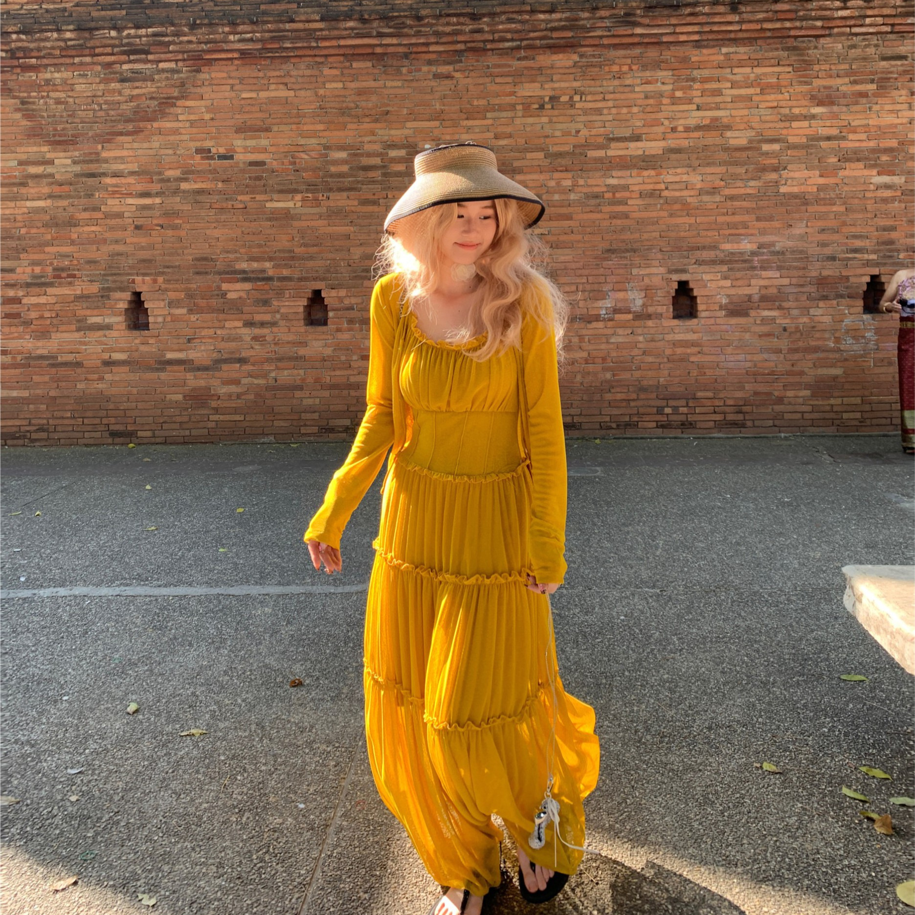 V7250 Large size white yellow suspender dress travel holiday style large skirt atmosphere slim long skirt