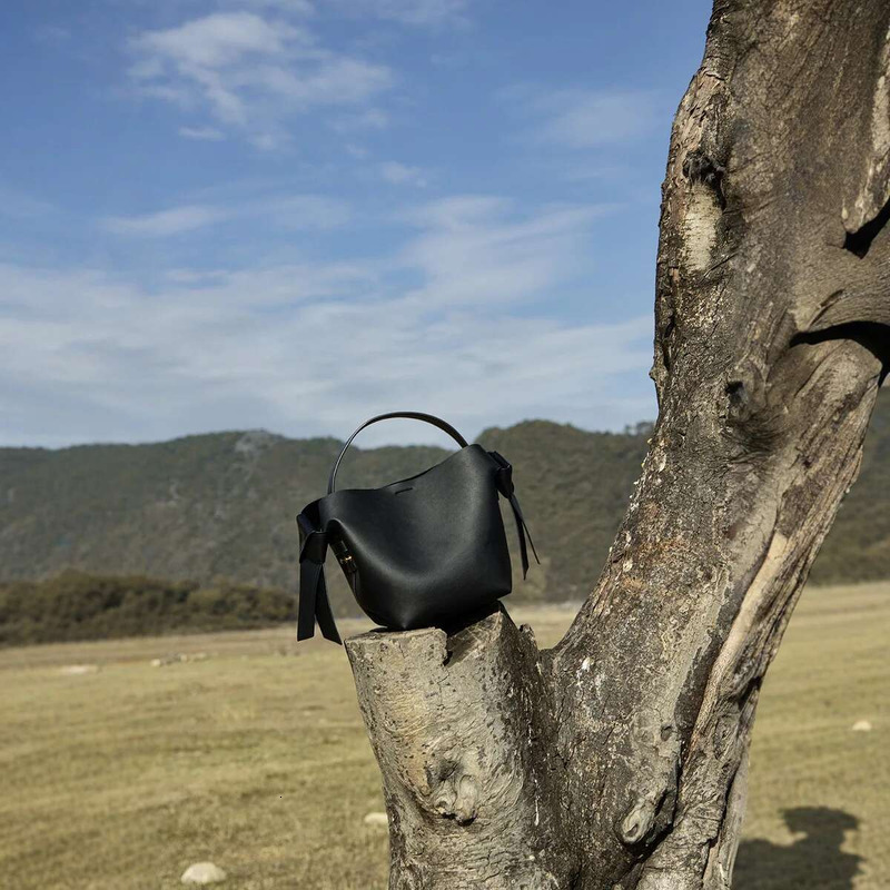 SEMALAYA New Fashion Niche Design Women's Leather Simple Bow Shoulder Crossbody Tote Bucket Bag