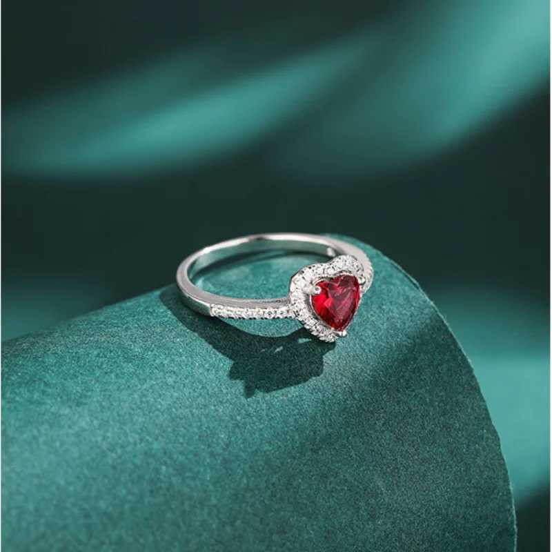 New Simple Classic Silver Color Heart Engagement Rings for Women White Red CZ Stone Inlay Fashion Jewelry Wedding Party GiftXJ250110