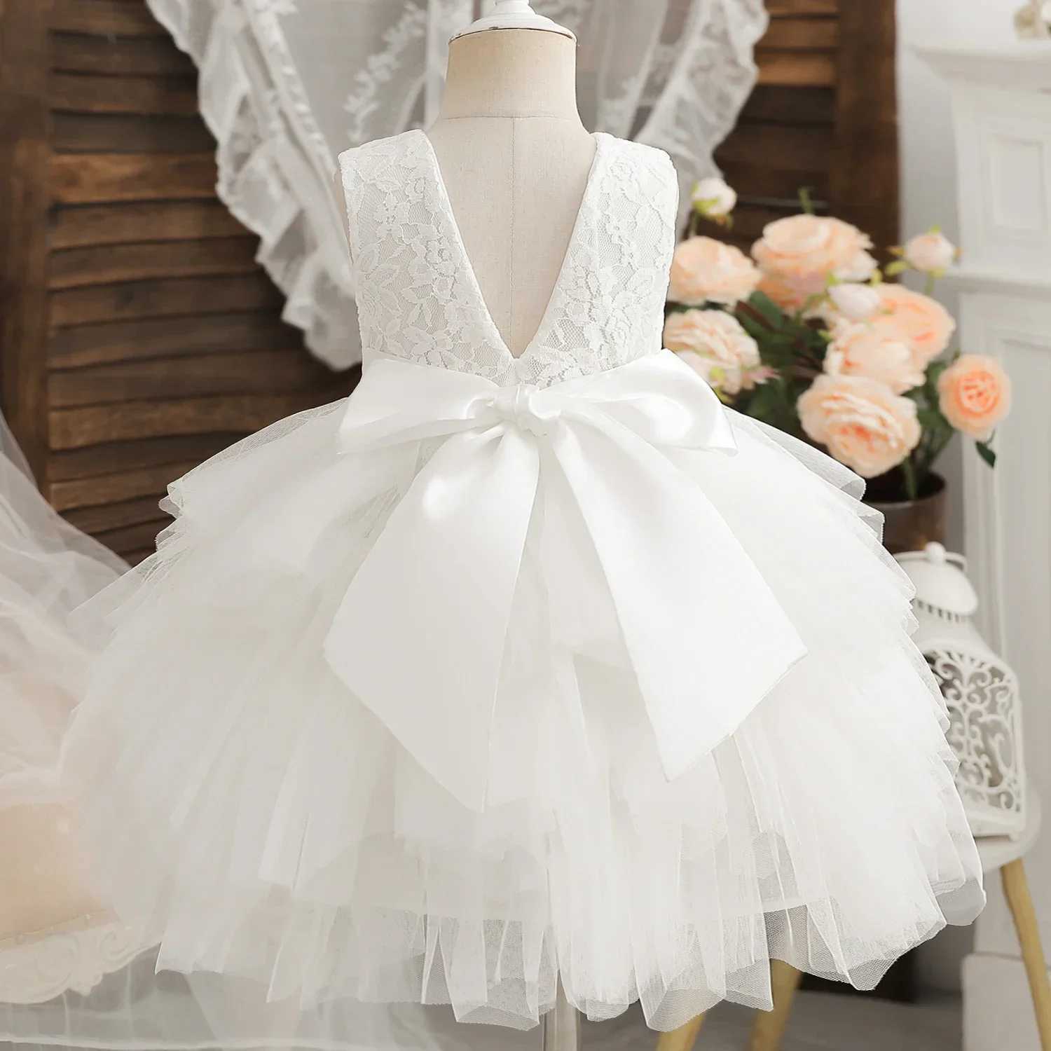 2024 New Backless Lace Dress 2-6Y Childrens Birthday Princess Dress White Wedding Dress Par Flower Tutu Elegant Dress W250111