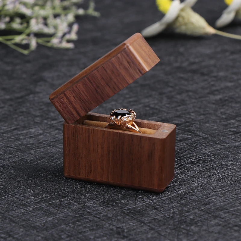 1PCS Unique Shape Ring Holder Engagement Ring Box For Proposal Wood Ring Box Proposal Small Engagement Ring Holder Box 250106