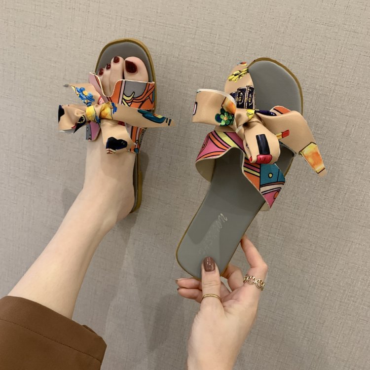 Ladies' Fashionable Sandals Slippers Butterfly Charms Comfortable Flat Beach Pool Slides